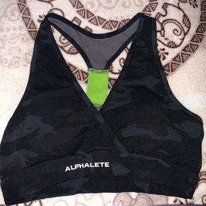 Alphalete Surface Wrap Bra Black Camo- small